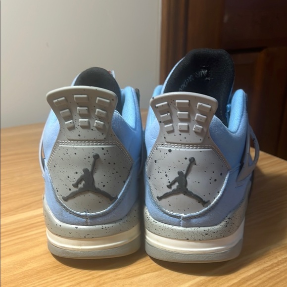 Jordan 4 Retro University Blue (CT8527-400) Size 12 - Picture 4 of 6